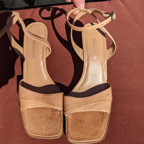 Kenneth Cole Reaction Tan Wedge flat heels Size 8 - Picture 3 of 6